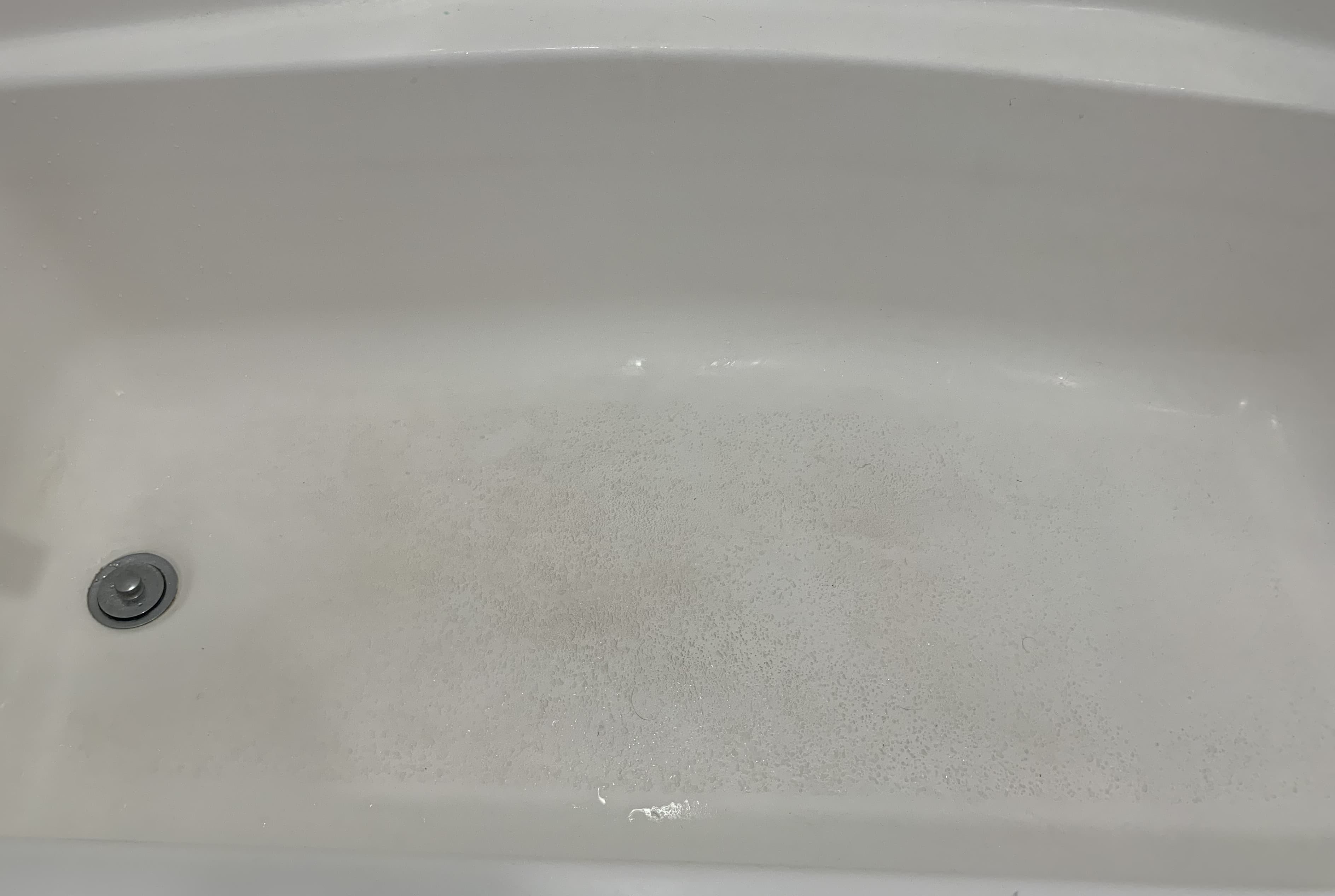Bathtub before cleaning